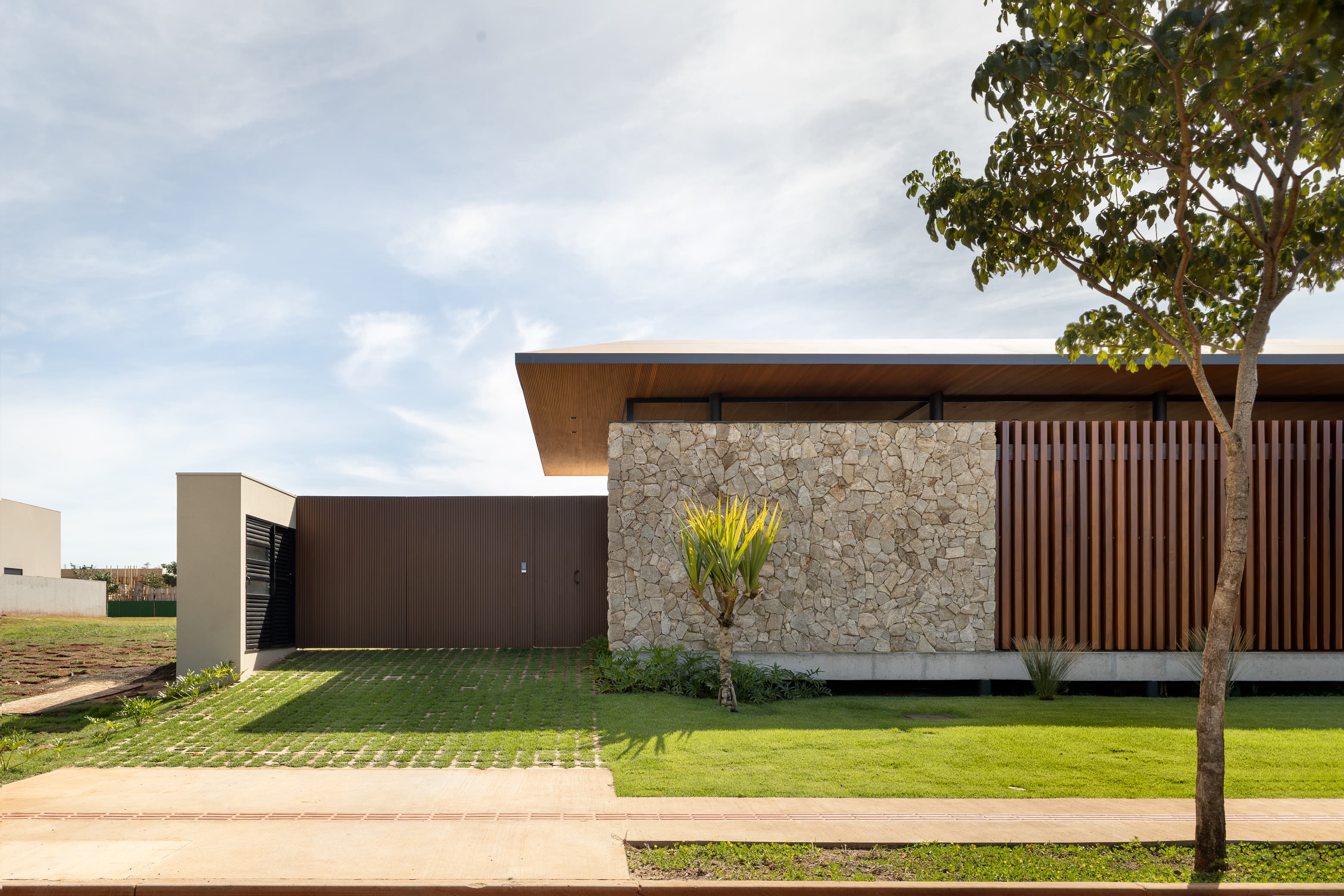 Casa LuSi – quarto infantil com marcenaria planejada e ambientação colorida