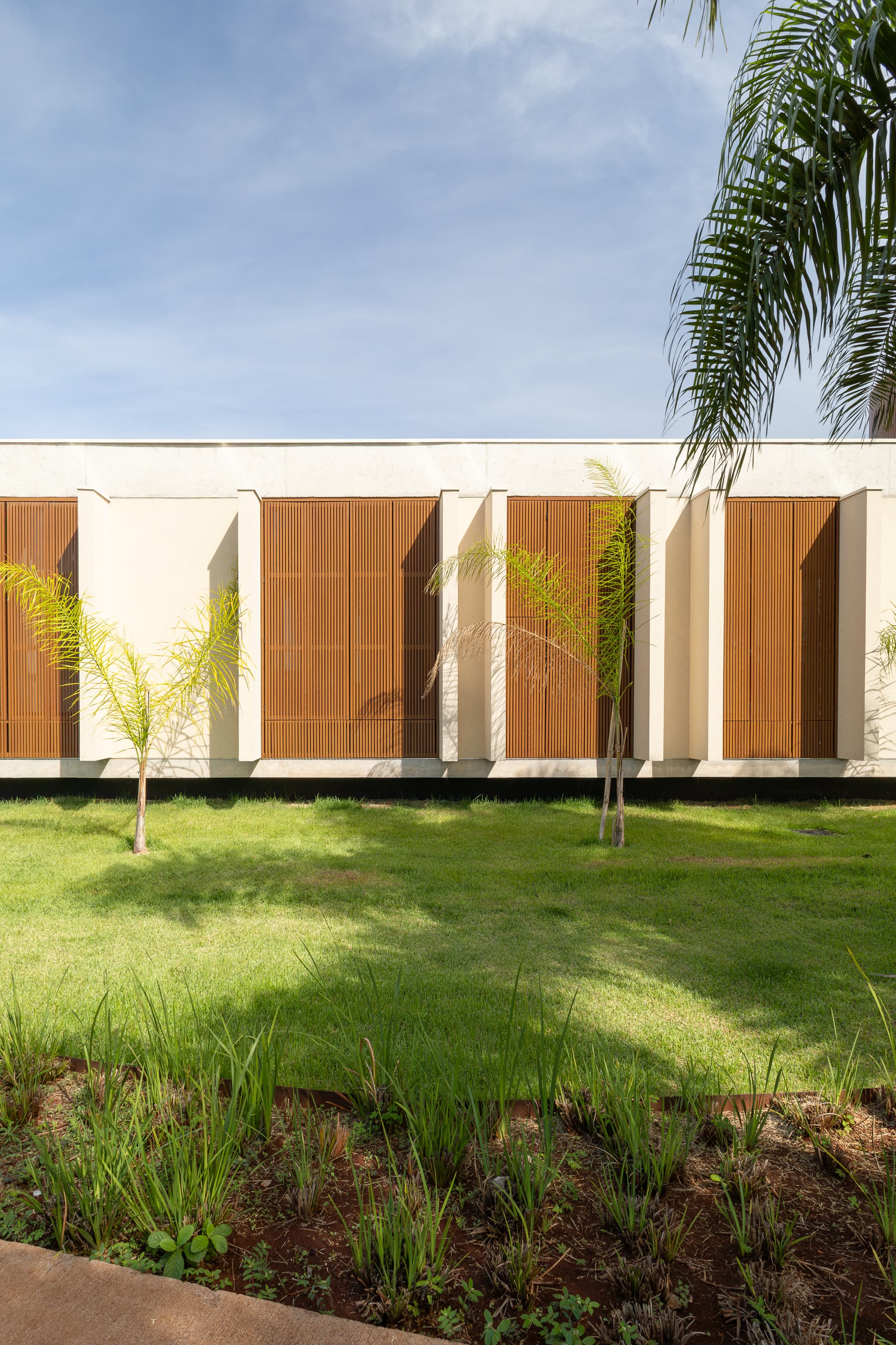 Casa LuSi – vista aérea da piscina e área de lazer com jardim