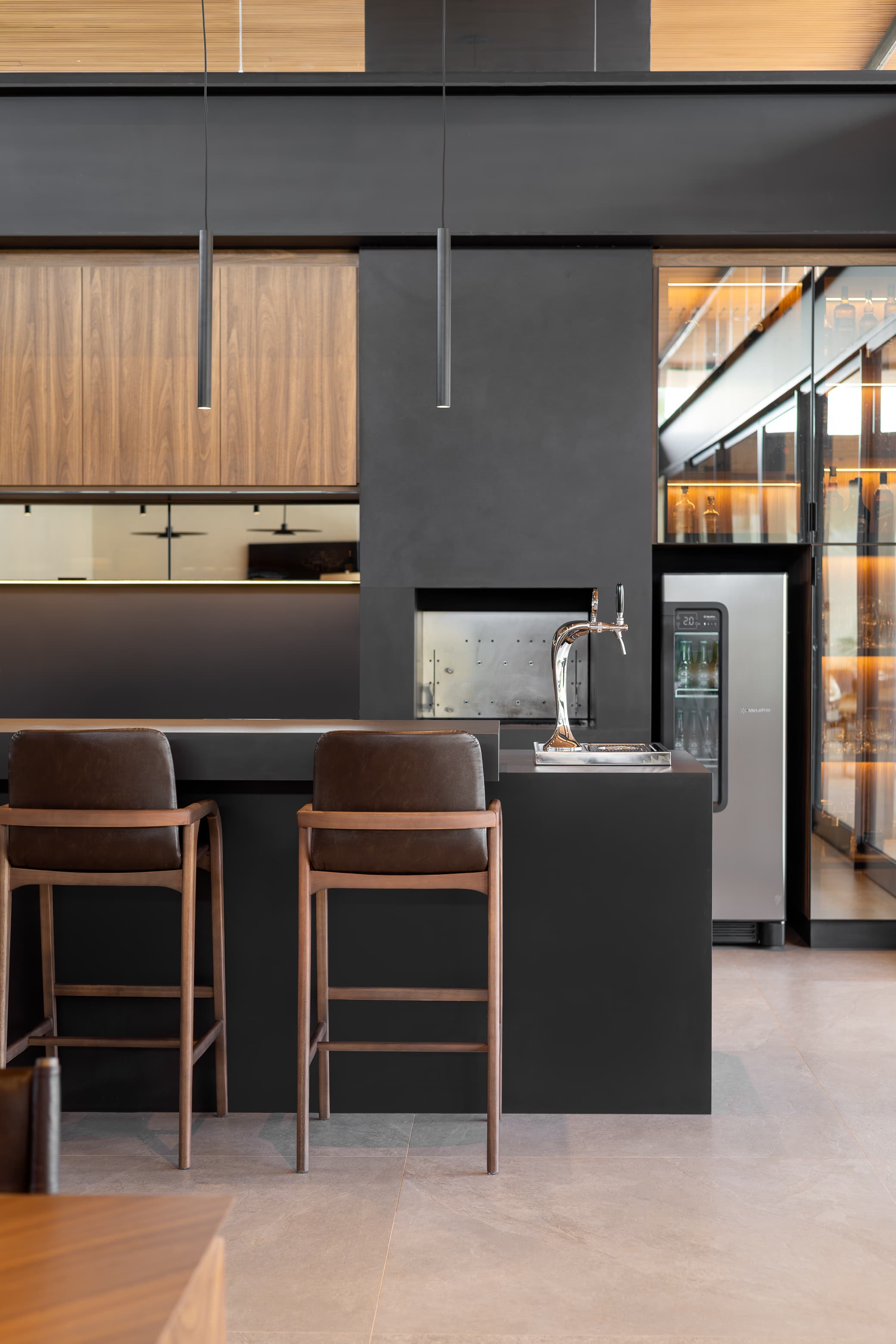 Casa LuSi – varanda com mobiliário e vista para jardim